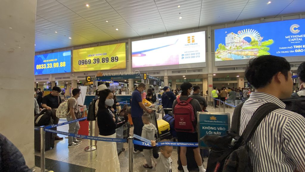 Cảng Hàng không Tân Sơn Nhất đón khách